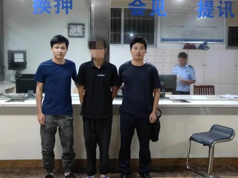 新闻爆料袭警视频大全播放,惊心动魄!袭警视频大全引发社会关注 第1张 新闻爆料袭警视频大全播放,惊心动魄!袭警视频大全引发社会关注 第1张